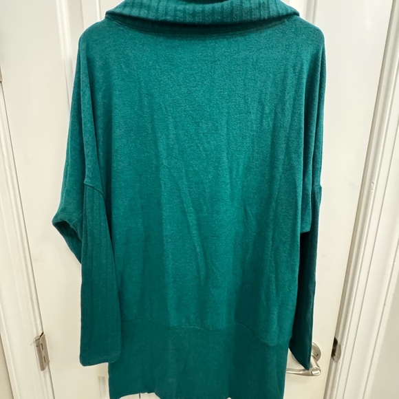 NWT tunic - Picture 4 of 4